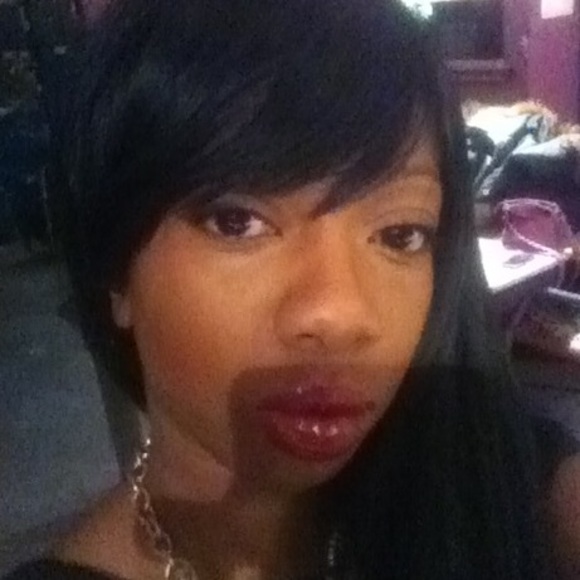 Meet your Posher, Donita - Picture 1 of 1